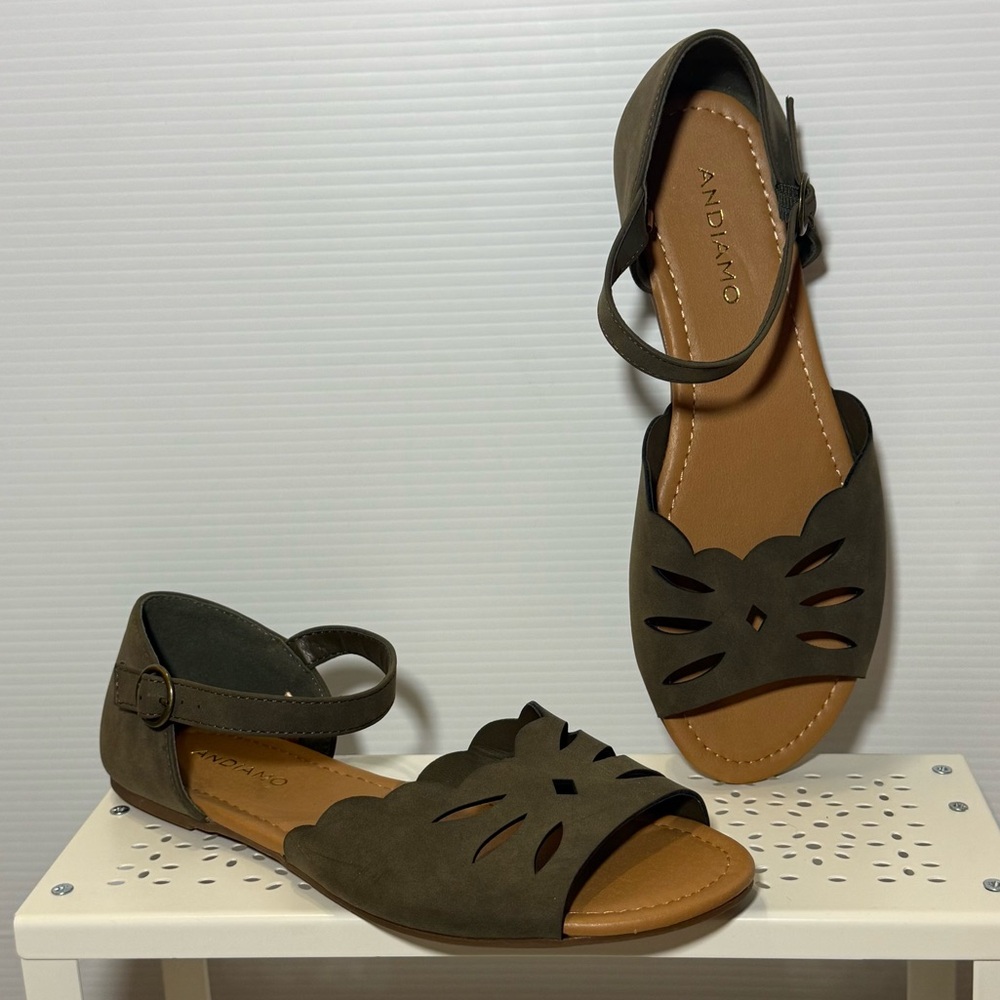 Andiamo Scalloped Dark Olive Green Ankle Strap Sandals With Cutouts Women Sz 7.5